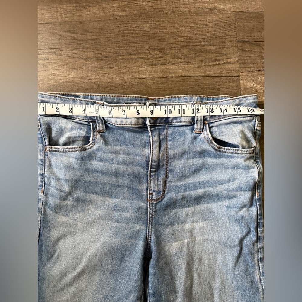 American Eagle Next Level Stretch Jeans Light Wash - Picture 2 of 6